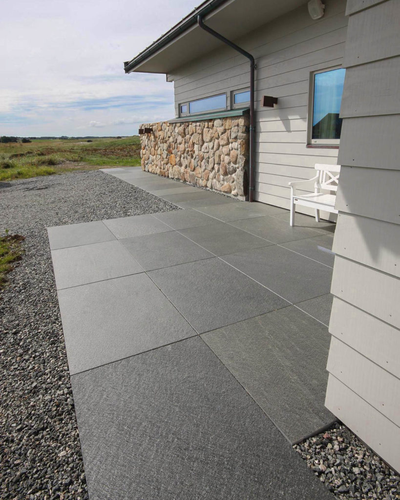 Offerdal outdoor tiles laid on pedestals that stand directly on gravel.