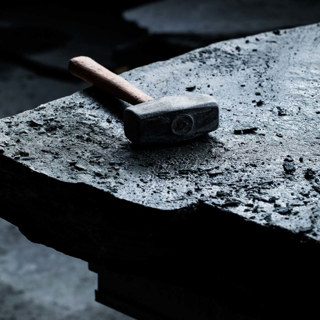 Simple slate tool is located on top of a block of Offerdal quartzite slate.